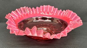 lot 94 image: Vintage Fenton Cranberry Ruffled Bowl
