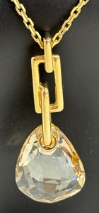 lot 19 image: Exquisite Swarovski Parallele Crystal Necklace