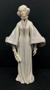 lot 87 image: Portia from Shakespeares The Merchant of Venice Porcelain Figurine by Cybis