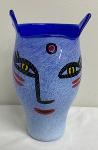 lot 23 image: Open Minds Kosta Boda Vase Designed by Swedish Artist Ulrica Hydman-Vallien