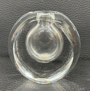 lot 101 image: Round Crystal Vase by St. Louis