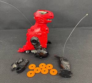 lot 68RO image: Vintage 1984 Deadeye & Cricket Starriors Cosmittor Tomy Robot Action Figure
