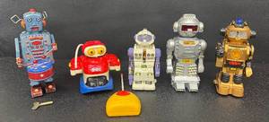 lot 77RO image: Collection of 6 Vintage Robot Toys with Key and Remote