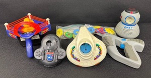 lot 89RO image: Collection of Vintage Toys and Game Accessories
