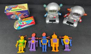 lot 95RO image: Collection of Vintage Robot and Space Toys