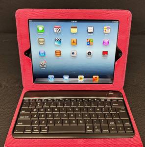 lot 65 image: Apple iPad 3rd Generation with Brookstone Keyboard Case