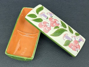 lot 113 image: Vintage Stangl Pottery Double Cigarette Box