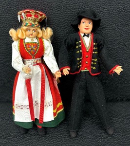 lot 137 image: Vintage Dolls including a Norwegian Hardinger Folk Art Doll by Hilda S. Ege