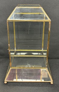 lot 125 image: Vintage Table Top Glass Display Case
