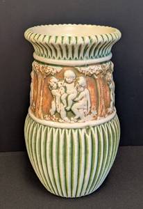 lot 59 image: Antique Roseville Pottery Donatello, Shape 107