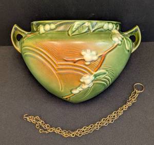 lot 168 image: Roseville Snowberry Hanging Pottery Basket