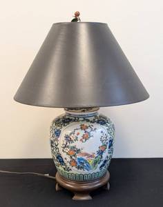 lot 175 image: Vintage Asian Style Ceramic Table Lamp