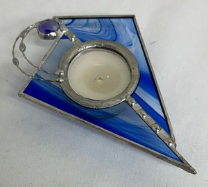 lot 42 image: Stunning Stained Glass Tea Light Candle Holder by Tone Snarud