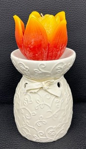 lot 144 image: Hallmark Diffuser with New Flame Candle