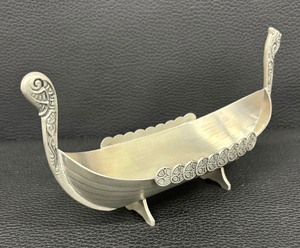 lot 145 image: Norwegian Pewter Viking Longboat Decorative Figurine by Tinn
