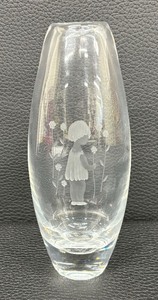 lot 173 image: Lovely Etched Vintage Vase
