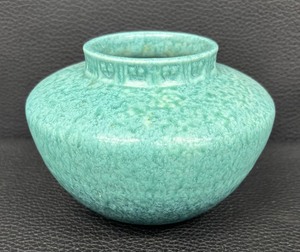 lot 206 image: Vintage Roseville Mottled Tourmaline Vase