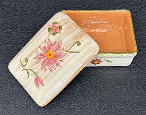 lot 208 image: Vintage Stangl Pottery Pink Star Flower Cigarette Box  Trinket Box