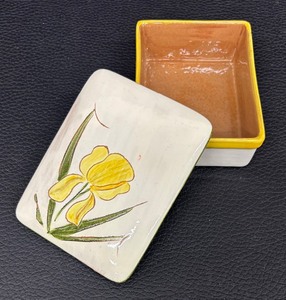 lot 94A image: Vintage Stangl Pottery Terra Rose Cigarette Box  Trinket Box