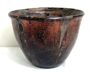 lot 211 image: Pretty Pottery Planter