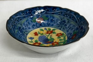 lot 221 image: Juzan Gama Japanese Porcelain Peacock Dish