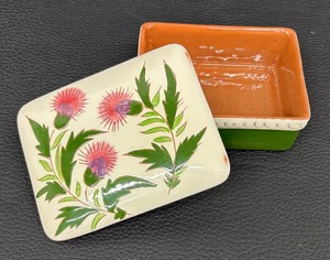 lot 227 image: Vintage Stangl Pottery Thistle Cigarette Box  Trinket Box