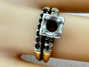 lot 16 image: Vintage 14k Gold Wedding Ring Set, Size 5.25