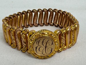 lot 45 image: Vintage Monogrammed Gold-Tone Sweetheart Bracelet by S & B Co