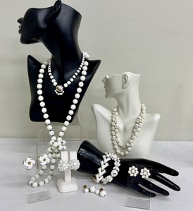 lot 84 image: Vintage Jewelry including Crown Trifari