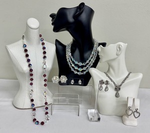 lot 85 image: Vintage Sparkly Jewelry