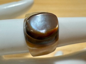 lot 40LB image: Vintage Shell Ring
