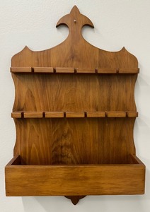 lot 73 image: Vintage Krauss Furniture Wooden Souvenir Spoon Collector Wall Rock - Holds 12 Spoons with Box Holder