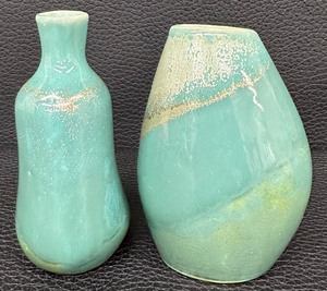 lot 135A image: A Pair of Lovely Bud Vases