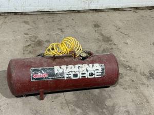 lot 16 image: Portable Air Tank