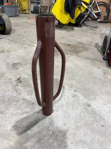 lot 22 image: Post Pounder