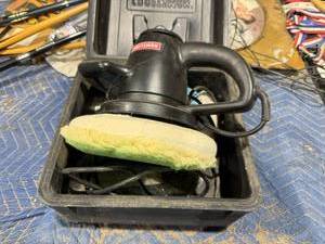 lot 28 image: Craftsman 10 BufferPolisher