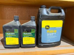 lot 41 image: 1 Gallon & 2 Quarts John Deere 15W40 Oil