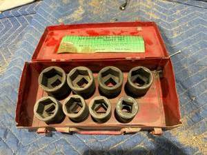 lot 60 image: 34 Drive Air Impact Socket Set