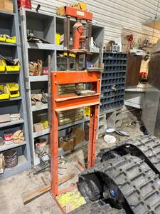lot 81 image: Hydraulic Press