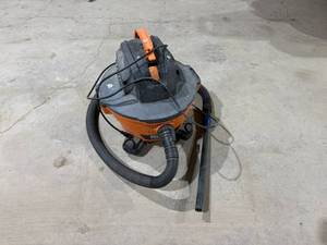 lot 84 image: Ridgid Shop Vac