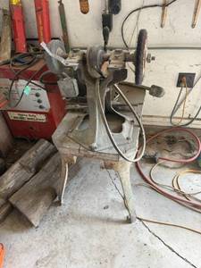 lot 97 image: Vintage Heavy Duty Electric Grinder