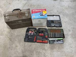 lot 138 image: Deep Impact Sockets, Waxmaster 900, Tool Box & Tools