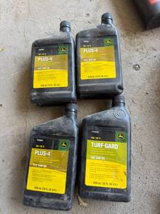 lot 109 image: 4 Full Quarts John Deere 10W30