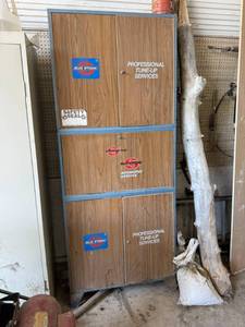 lot 120 image: Blue Streak Metal Cabinet & Contents