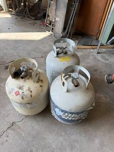 lot 123 image: 3 Propane Tanks