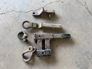 lot 124 image: Receiver Hitches, Clevis