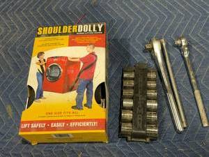 lot 147 image: Shoulder Dolly, Sockets & Ratchets