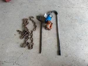 lot 163 image: Small Propane Torch, Hydraulic Jack & Pry Bar