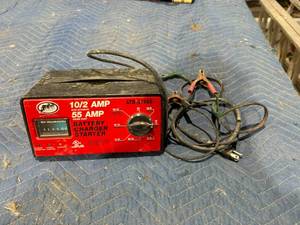 lot 164 image: Battery Charger Starter