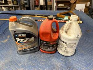 lot 168 image: Full Stihl Bar & Chain Oil, 12 Full Antifreeze
